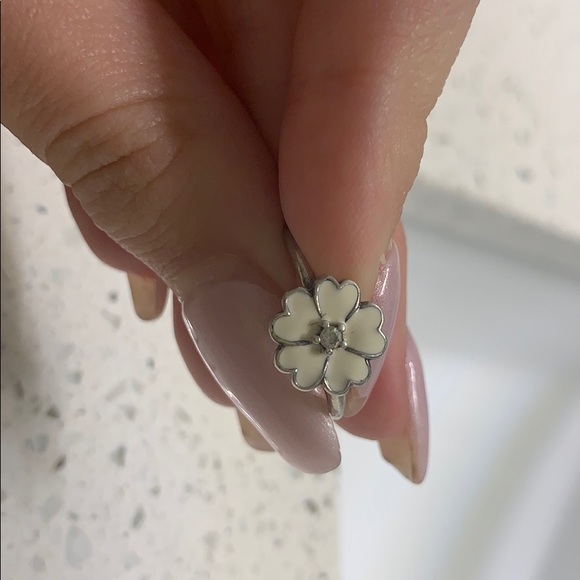 Pandora flower ring - Picture 3 of 4